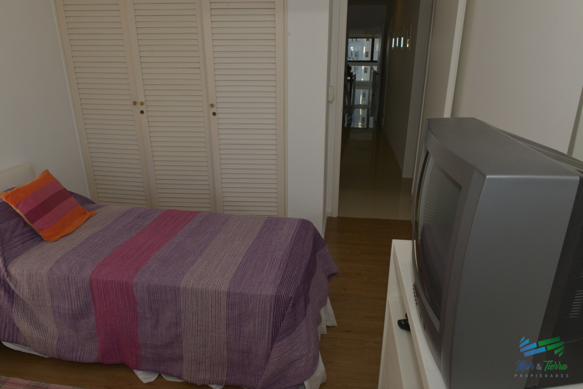 Apartamento ID.3187 -   Departamento en Punta del Este, Torre con servicios