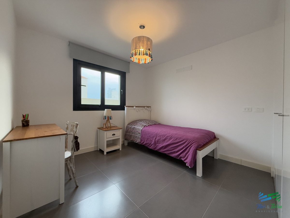 Apartamento ID.5180 - En venta apartamento 3 dormitorios en suite, primera linea, vista al mar, con servicios, Peninsula, Punta del este