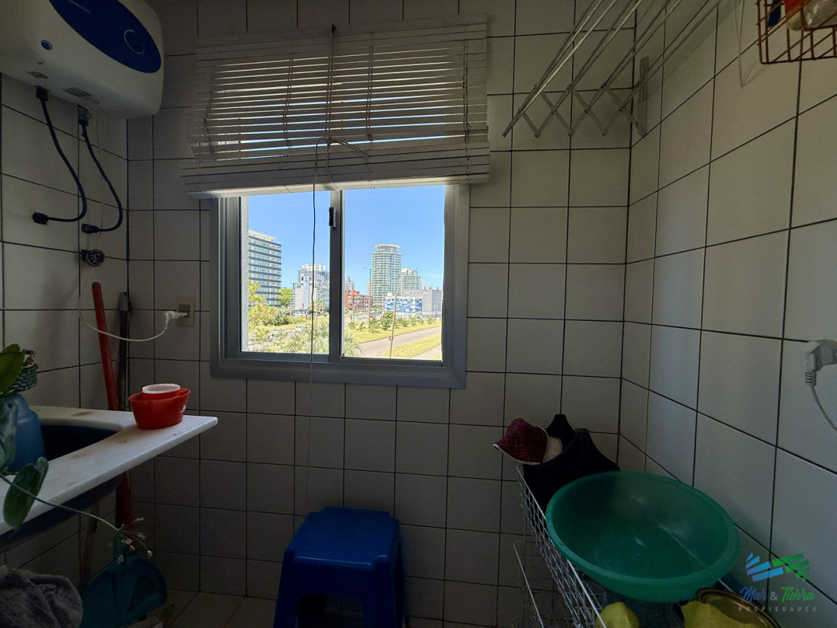 Apartamento ID.5430 - En venta apartamento 3 dormitorios en playa mansa, cerca Peninsula, Punta del Este.