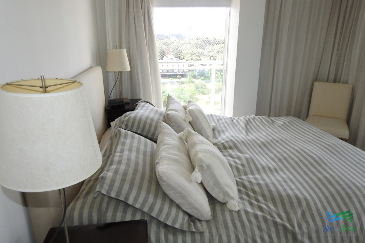 Apartamento ID.5784 - En venta apartamento 3 dormtirorios con parrillero propio, buenos servicios, playa Brava, Punta del Este