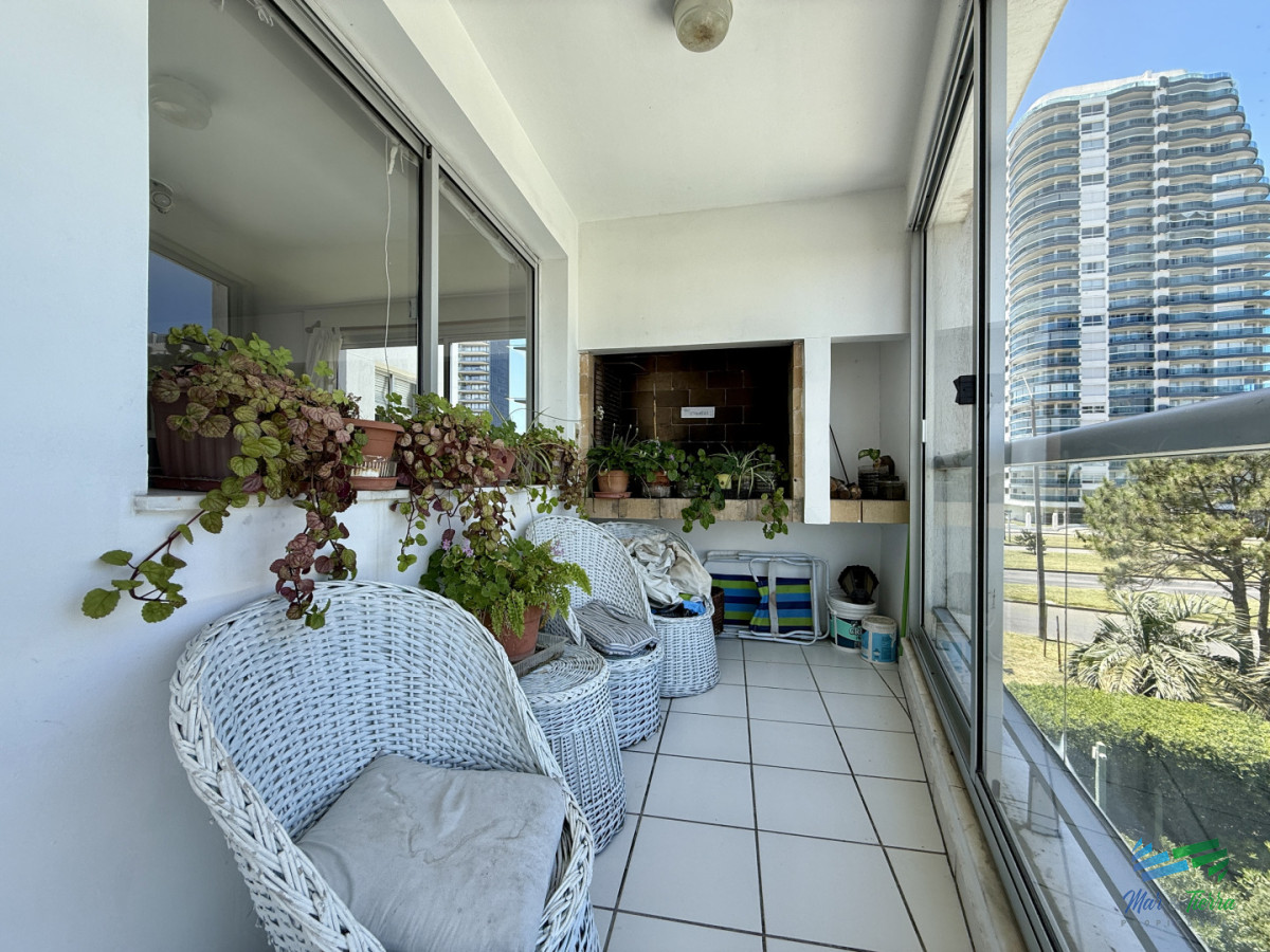 Apartamento ID.5430 - En venta apartamento 3 dormitorios en playa mansa, cerca Peninsula, Punta del Este.