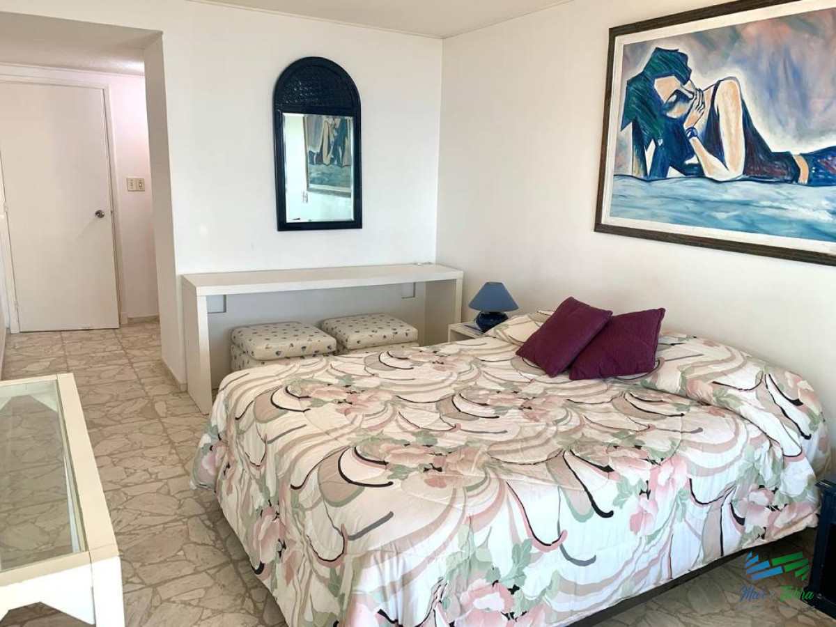 Apartamento ID.5130 - En venta apartamento 2 dormitorios, 2 baños, con servicios frente al mar, playa Mansa, Punta del Este