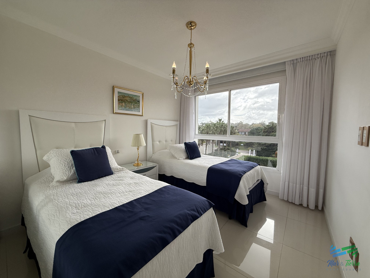 Apartamento ID.3234 - En venta, espectacular planta en primera línea sobre el mar!!!