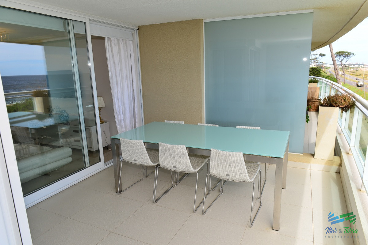 Apartamento ID.3234 - En venta, espectacular planta en primera línea sobre el mar!!!