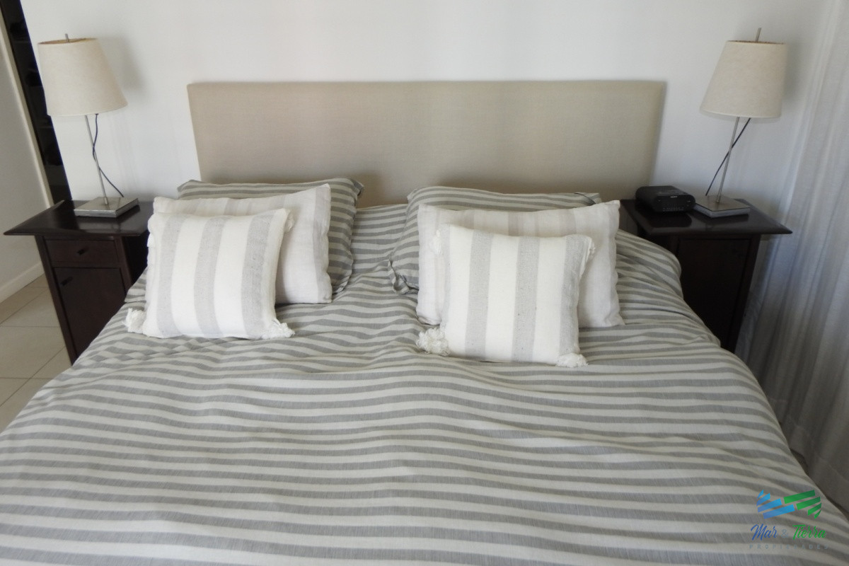 Apartamento ID.5784 - En venta apartamento 3 dormtirorios con parrillero propio, buenos servicios, playa Brava, Punta del Este