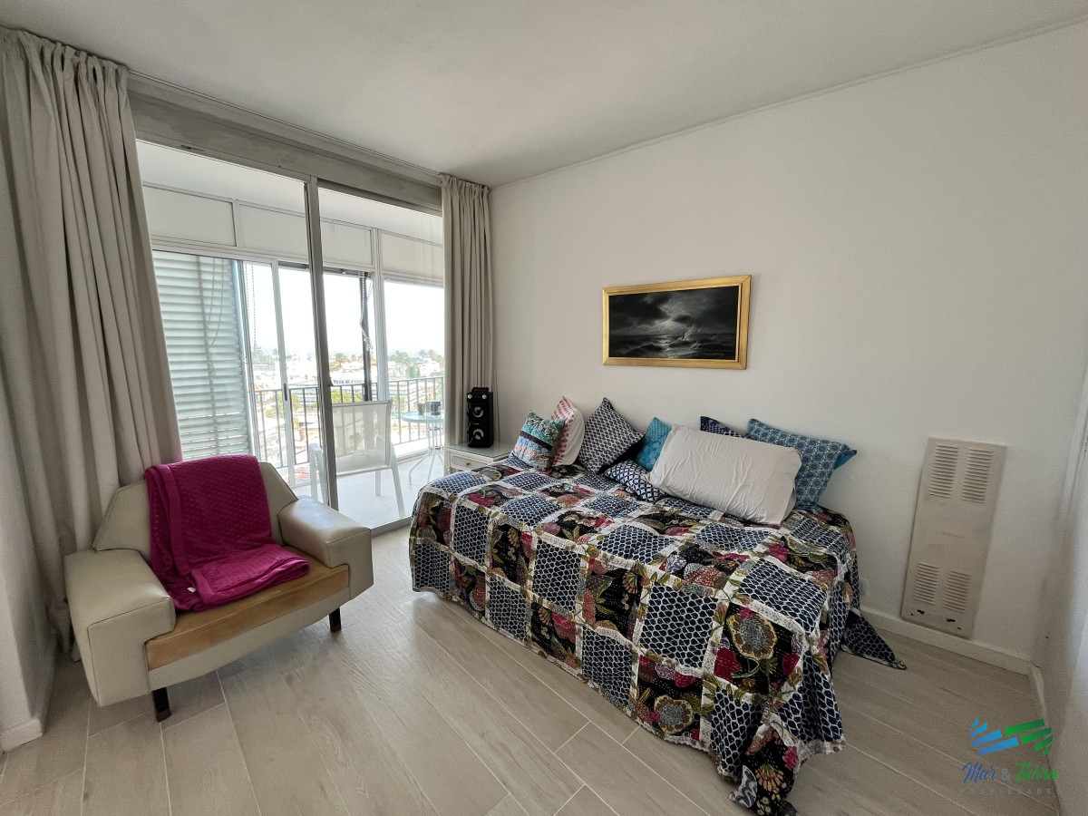 Apartamento ID.4722 - EN VENTA APARTAMENTO 2 DORMITORIOS, VISTA AL MAR, PENINSULA, PUNTA DEL ESTE