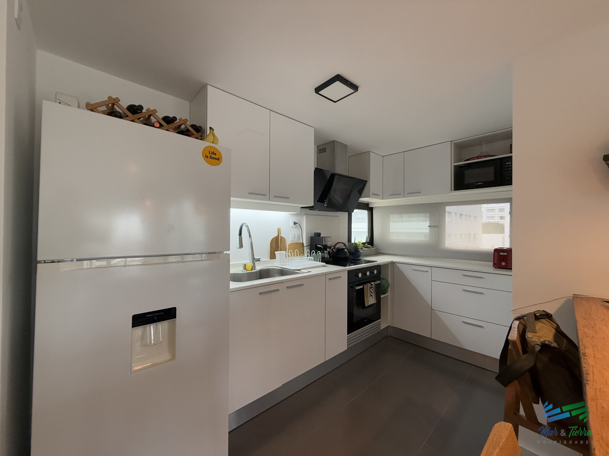 Apartamento ID.5180 - En venta apartamento 3 dormitorios en suite, primera linea, vista al mar, con servicios, Peninsula, Punta del este