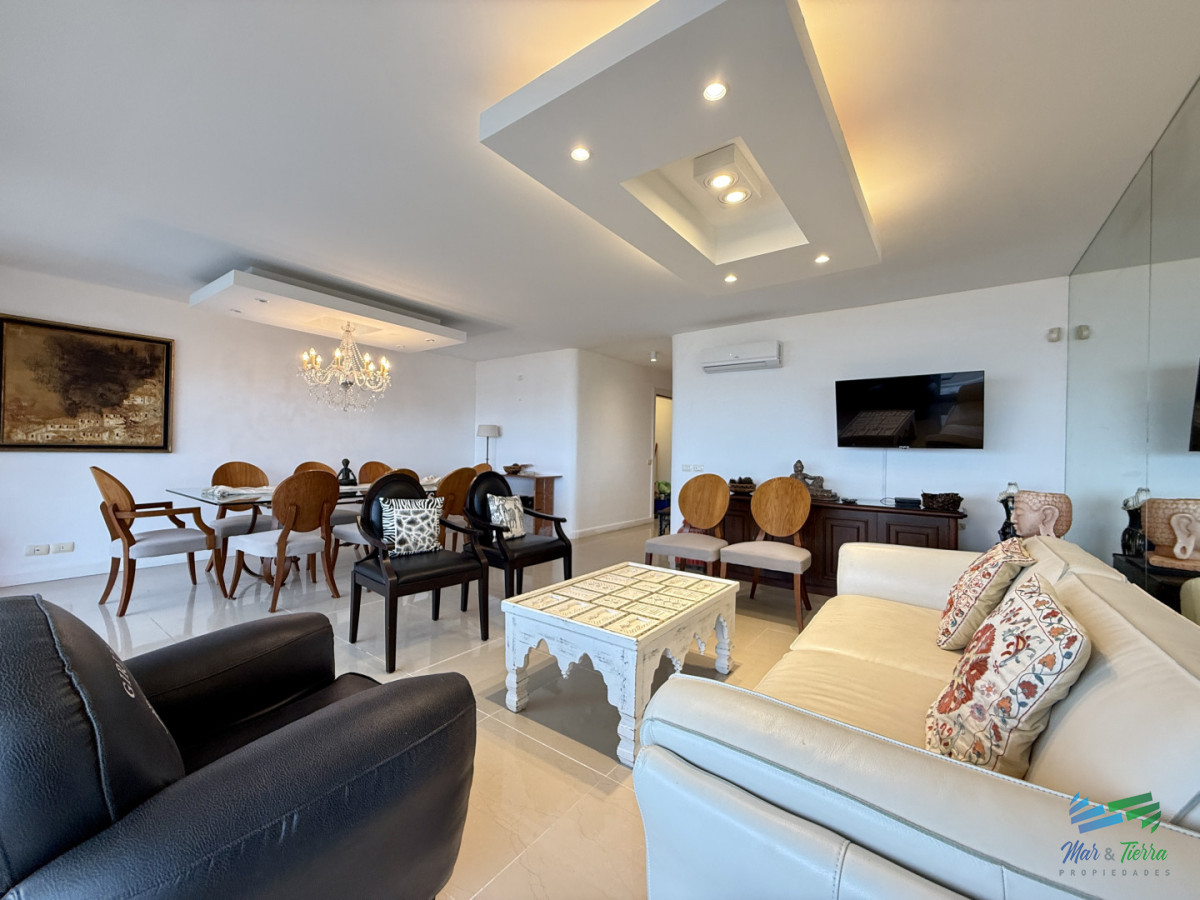 Apartamento ID.5785 - En venta apartamento 3 dormitorios en Manantiales, frente al Mar, Punta del Este.