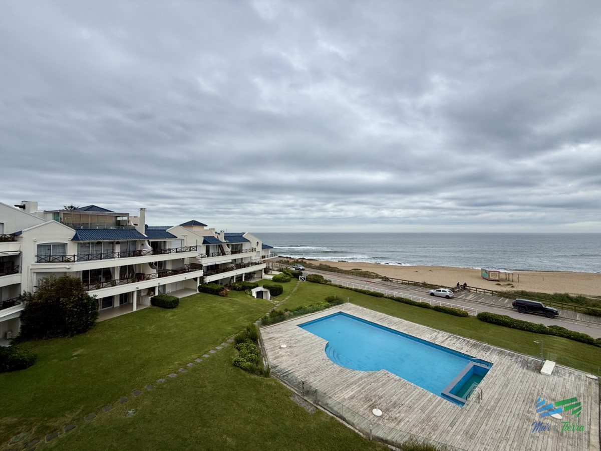 Apartamento ID.5785 - En venta apartamento 3 dormitorios en Manantiales, frente al Mar, Punta del Este.