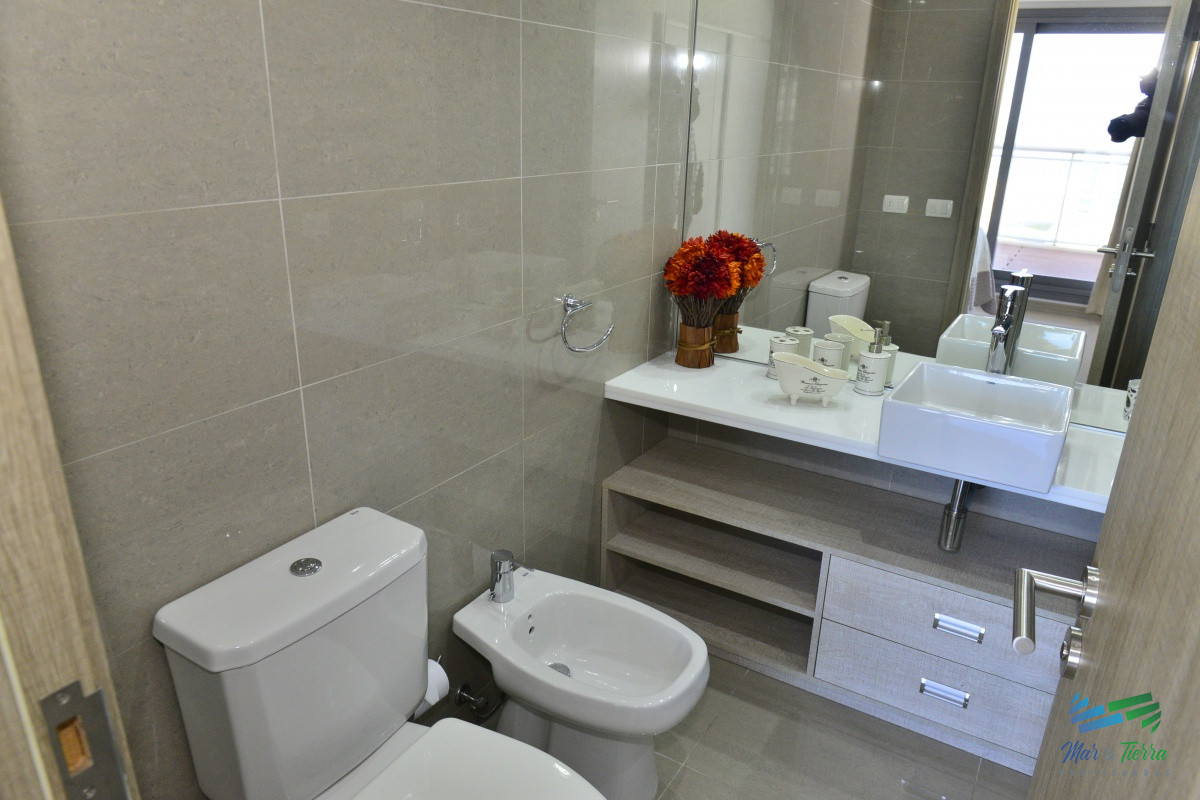 Apartamento ID.5748 - EN VENTA APARTAMENTO 2 DORMITORIOS CON EXCELENTES SERVICIOS Y VISTA AL MAR, PLAYA BRAVA, PUNTA DEL ESTE