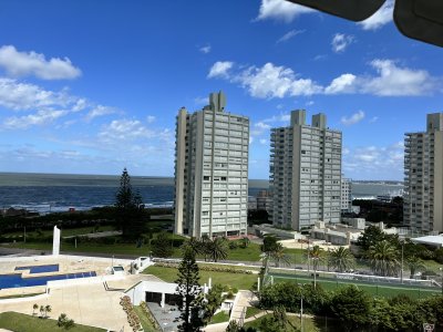 En venta apartamento 1 dormitorio y medio en Playa Mansa, complejo Lincon Center, Punta del este