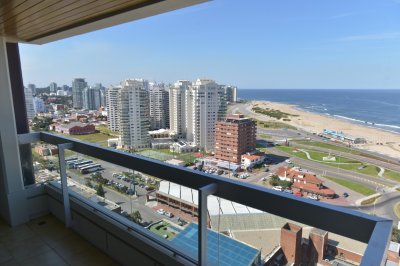 En venta apartamento 3 dormitorios 3 baños en Mansa, Punta del este