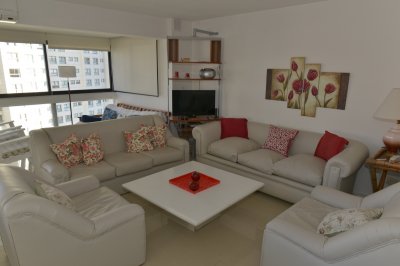   Departamento en Punta del Este, Torre con servicios