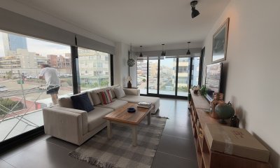En venta apartamento 3 dormitorios en suite, primera linea, vista al mar, con servicios, Peninsula, Punta del este
