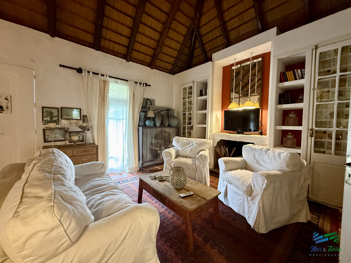 Casa ID.5141 - En venta casa 4 dormitorios con piscina en Pinares, Punta del Este