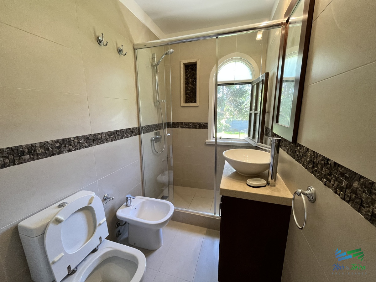 Casa ID.5306 - Excelente Residencia en venta, Lugano - Punta del este 