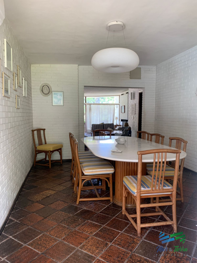 Casa ID.3147 - HERMOSA CASA CON MUY BUEN PARQUE EN MANSA 
