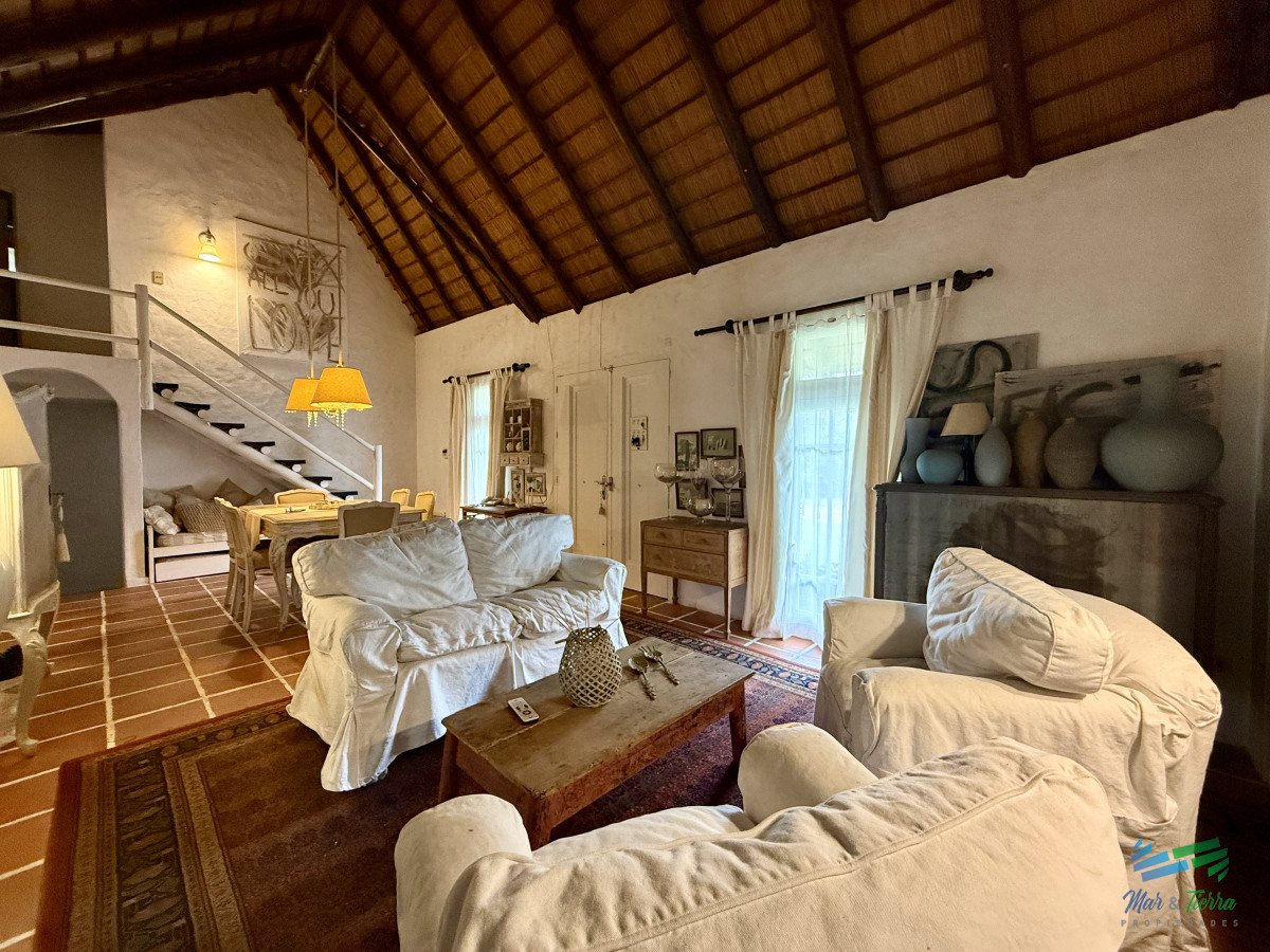 Casa ID.5141 - En venta casa 4 dormitorios con piscina en Pinares, Punta del Este