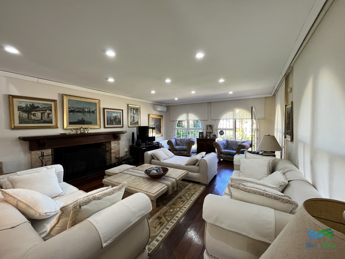 Casa ID.5306 - Excelente Residencia en venta, Lugano - Punta del este 