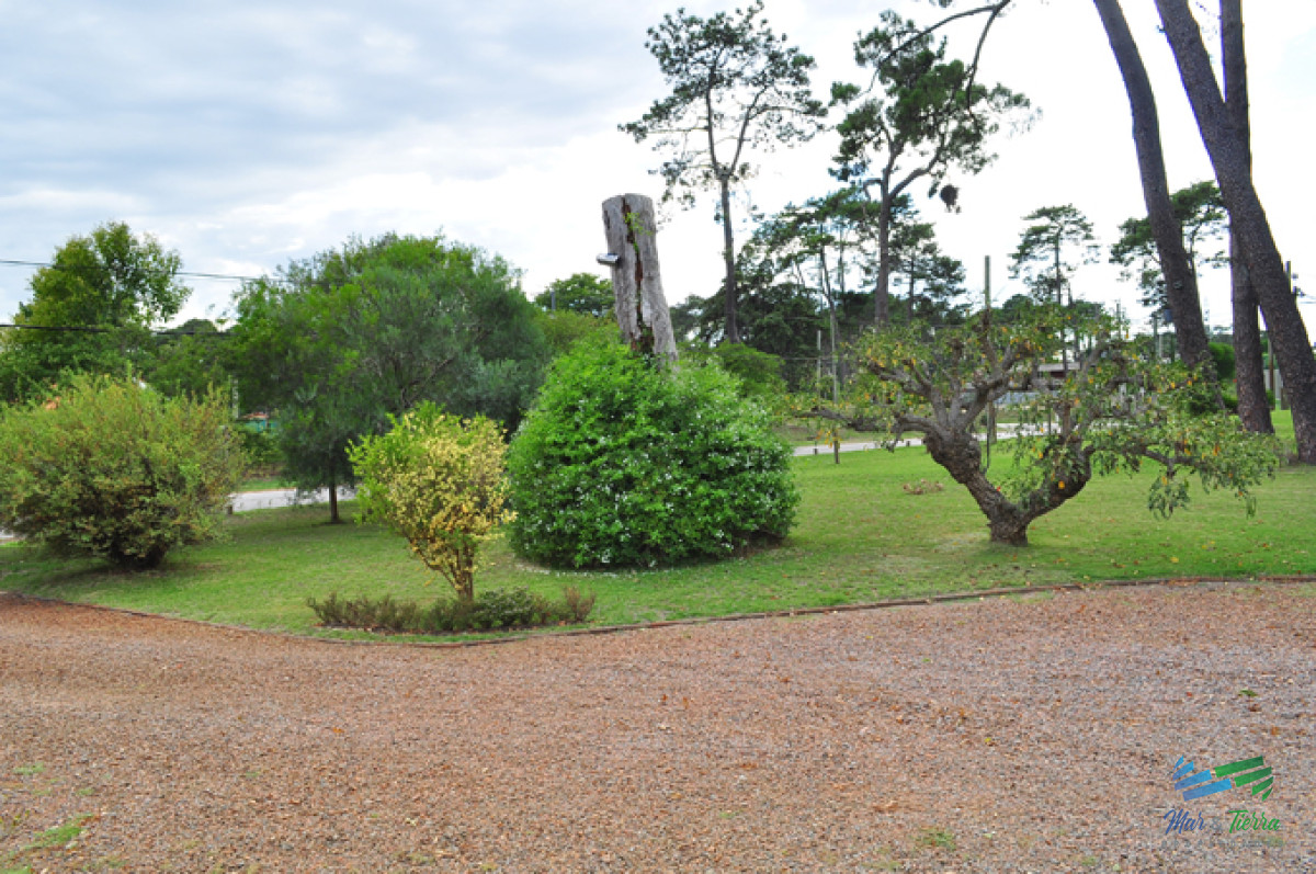 Casa ID.5708 - En venta Casa 3 dormitorios con buen terreno en Cantegril, Punta del Este