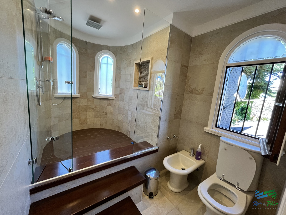 Casa ID.5306 - Excelente Residencia en venta, Lugano - Punta del este 
