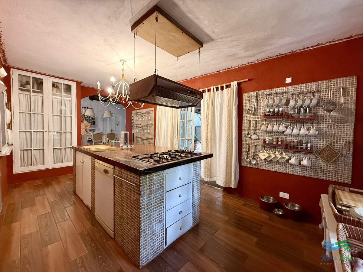 Casa ID.5141 - En venta casa 4 dormitorios con piscina en Pinares, Punta del Este