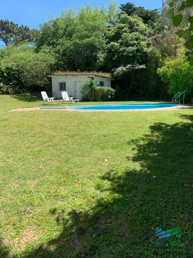 Casa ID.3147 - HERMOSA CASA CON MUY BUEN PARQUE EN MANSA 