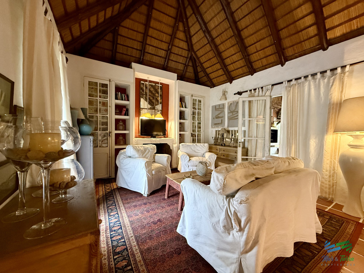 Casa ID.5141 - En venta casa 4 dormitorios con piscina en Pinares, Punta del Este