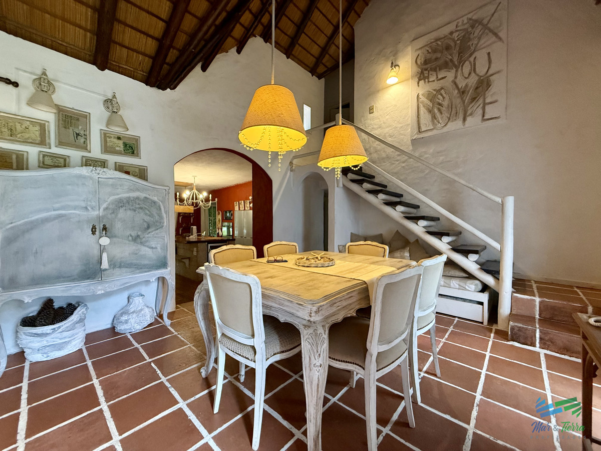 Casa ID.5141 - En venta casa 4 dormitorios con piscina en Pinares, Punta del Este