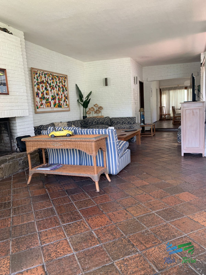 Casa ID.3147 - HERMOSA CASA CON MUY BUEN PARQUE EN MANSA 
