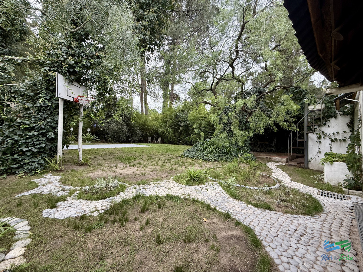 Casa ID.5141 - En venta casa 4 dormitorios con piscina en Pinares, Punta del Este