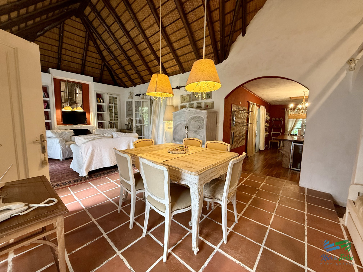 Casa ID.5141 - En venta casa 4 dormitorios con piscina en Pinares, Punta del Este