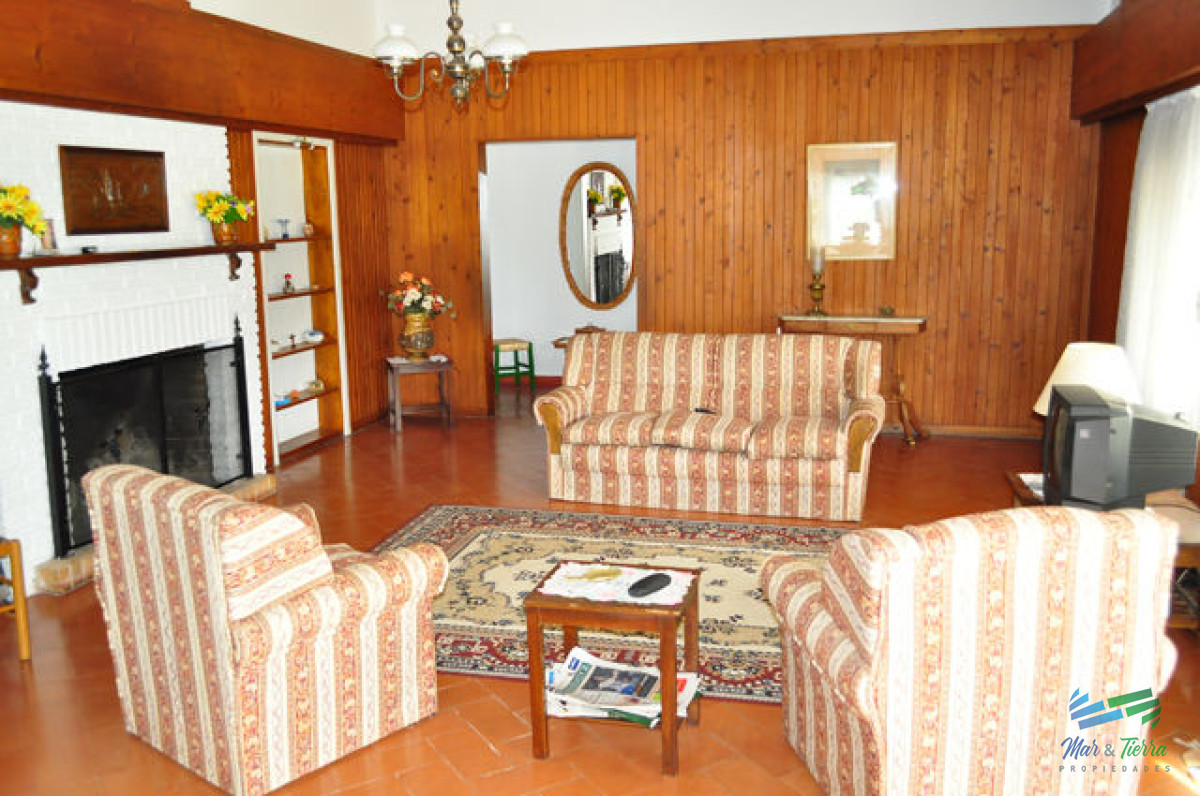 Casa ID.5708 - En venta Casa 3 dormitorios con buen terreno en Cantegril, Punta del Este