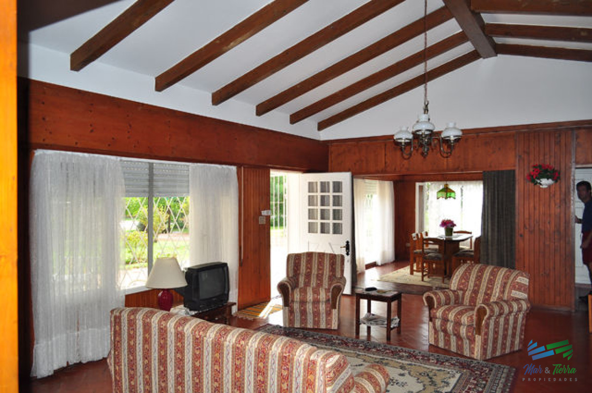 Casa ID.5708 - En venta Casa 3 dormitorios con buen terreno en Cantegril, Punta del Este