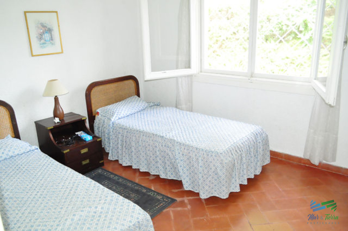 Casa ID.5708 - En venta Casa 3 dormitorios con buen terreno en Cantegril, Punta del Este