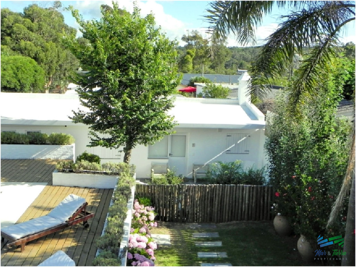 Casa ID.5236 - En venta casa 4 dormitorios con piscina, la Barra, Punta del Este