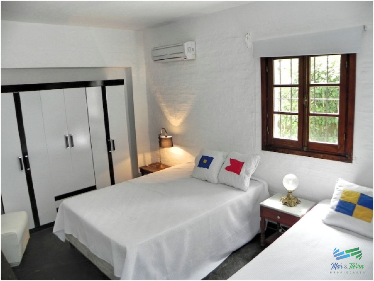 Casa ID.5236 - En venta casa 4 dormitorios con piscina, la Barra, Punta del Este