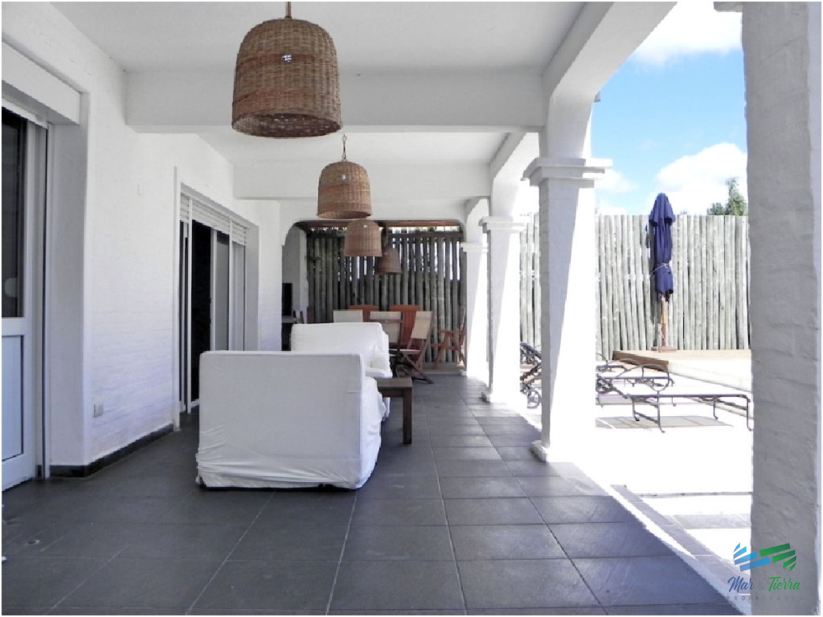 Casa ID.5236 - En venta casa 4 dormitorios con piscina, la Barra, Punta del Este