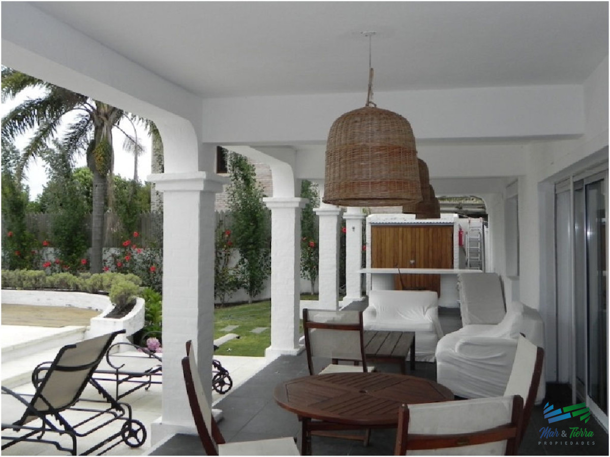 Casa ID.5236 - En venta casa 4 dormitorios con piscina, la Barra, Punta del Este