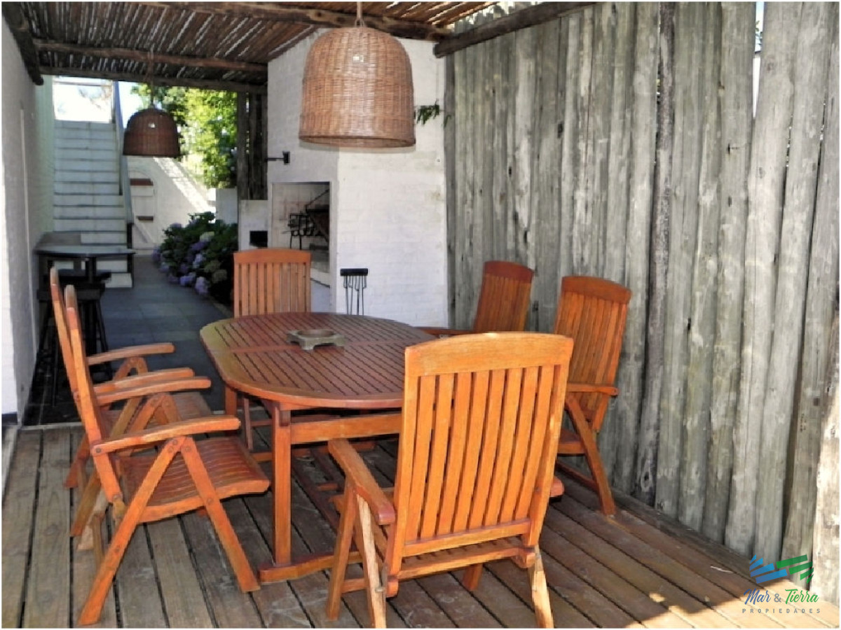 Casa ID.5236 - En venta casa 4 dormitorios con piscina, la Barra, Punta del Este