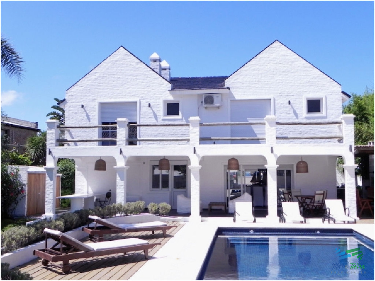Casa ID.5236 - En venta casa 4 dormitorios con piscina, la Barra, Punta del Este