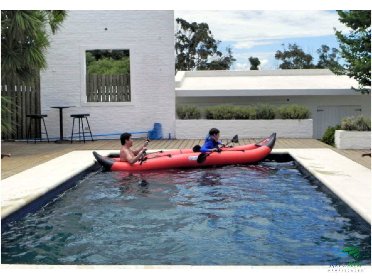 Casa ID.5236 - En venta casa 4 dormitorios con piscina, la Barra, Punta del Este