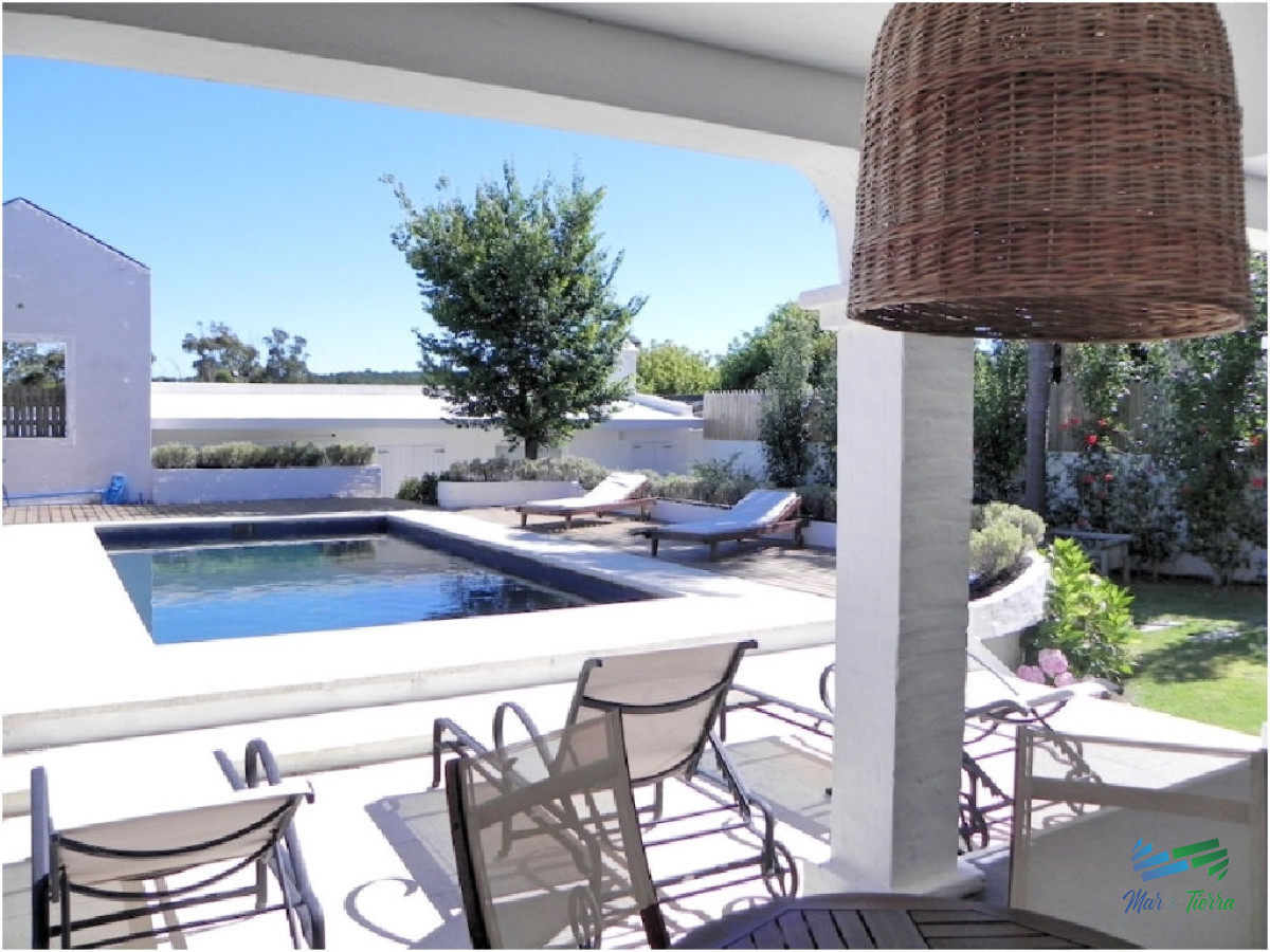 Casa ID.5236 - En venta casa 4 dormitorios con piscina, la Barra, Punta del Este