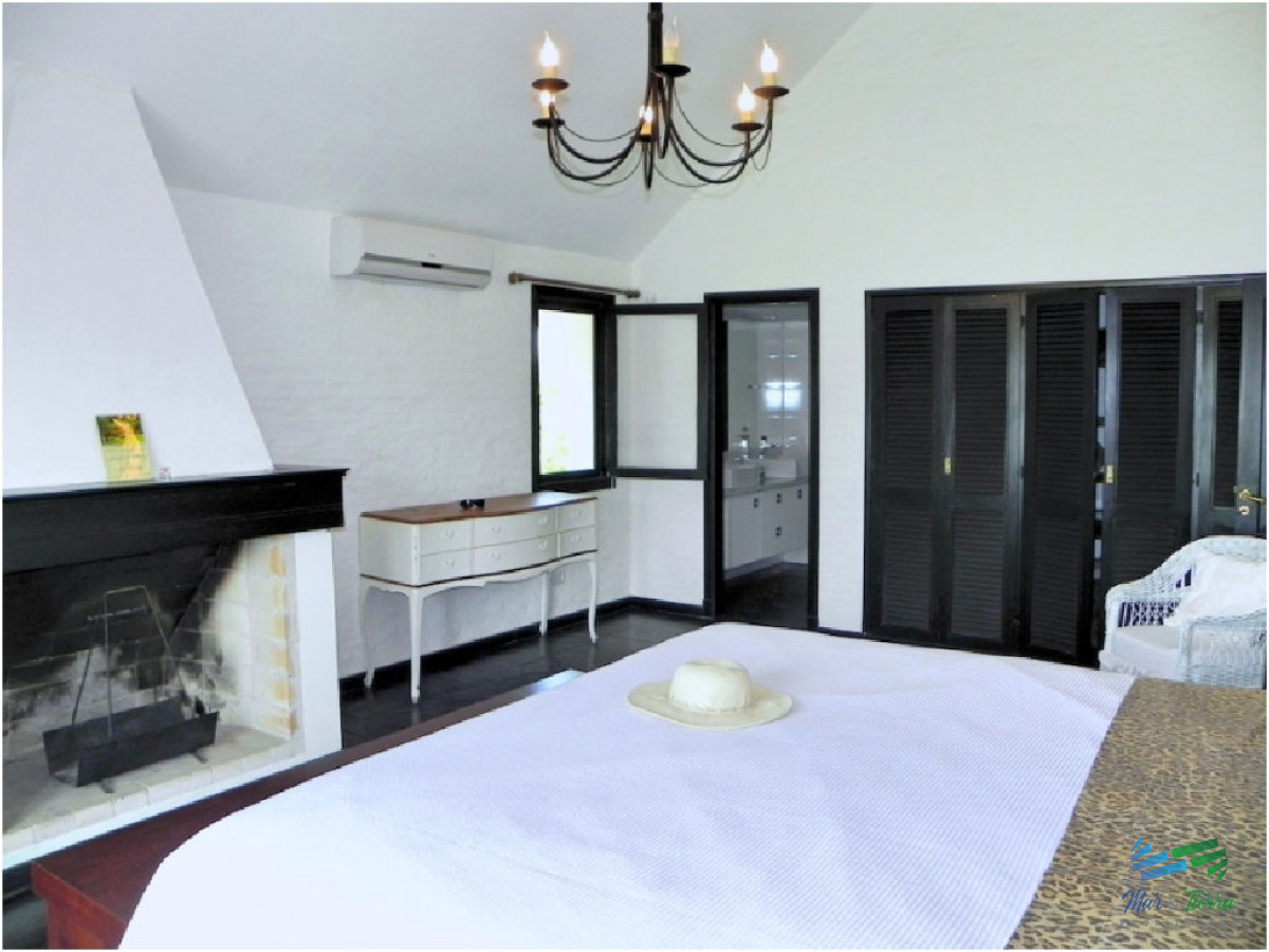 Casa ID.5236 - En venta casa 4 dormitorios con piscina, la Barra, Punta del Este