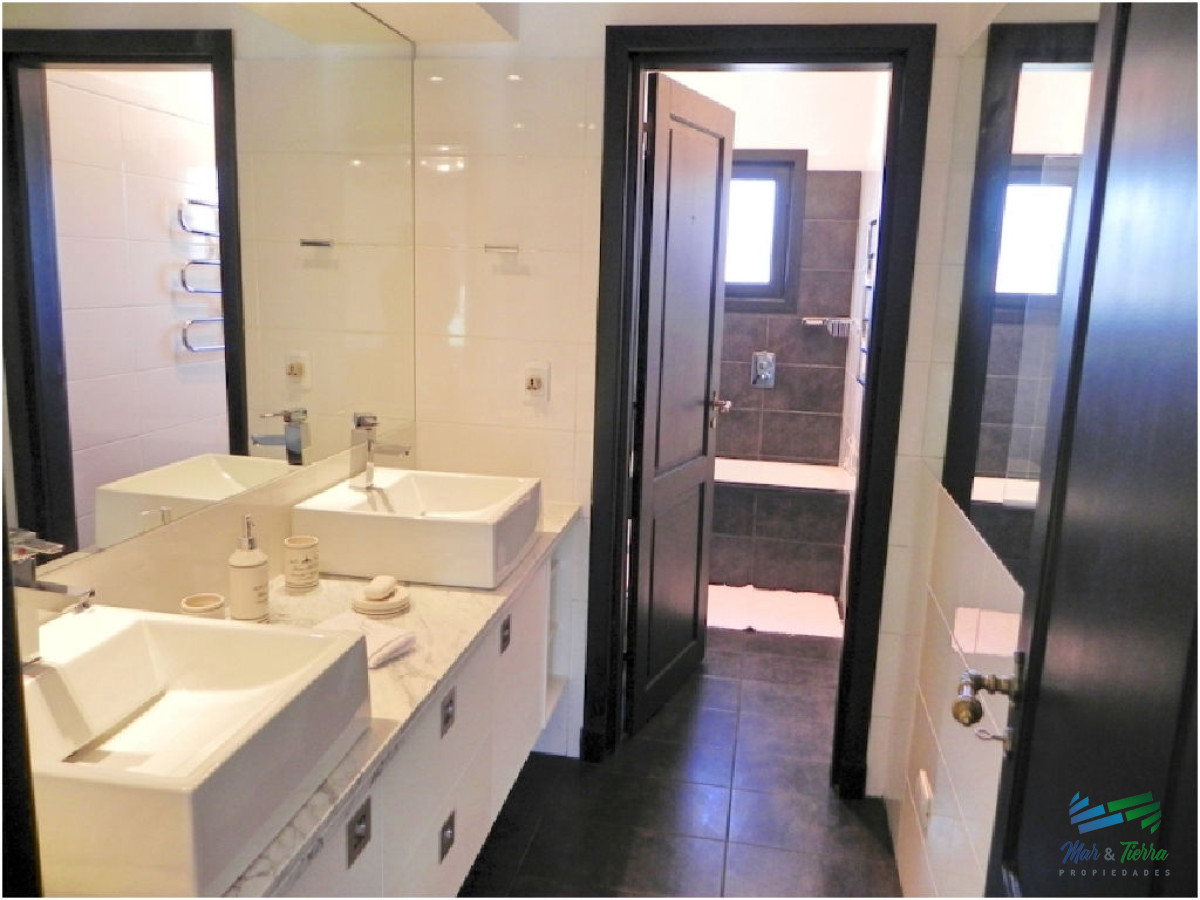 Casa ID.5236 - En venta casa 4 dormitorios con piscina, la Barra, Punta del Este