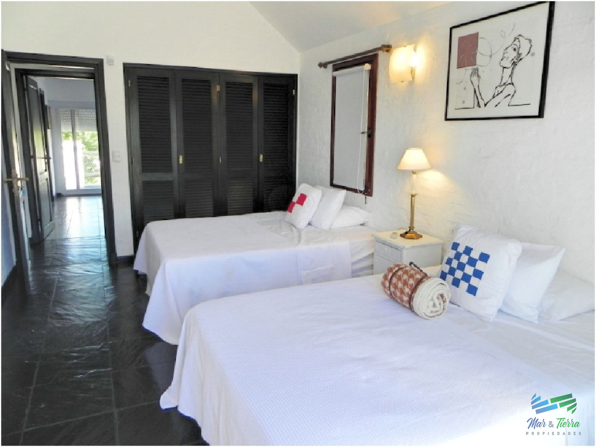 Casa ID.5236 - En venta casa 4 dormitorios con piscina, la Barra, Punta del Este