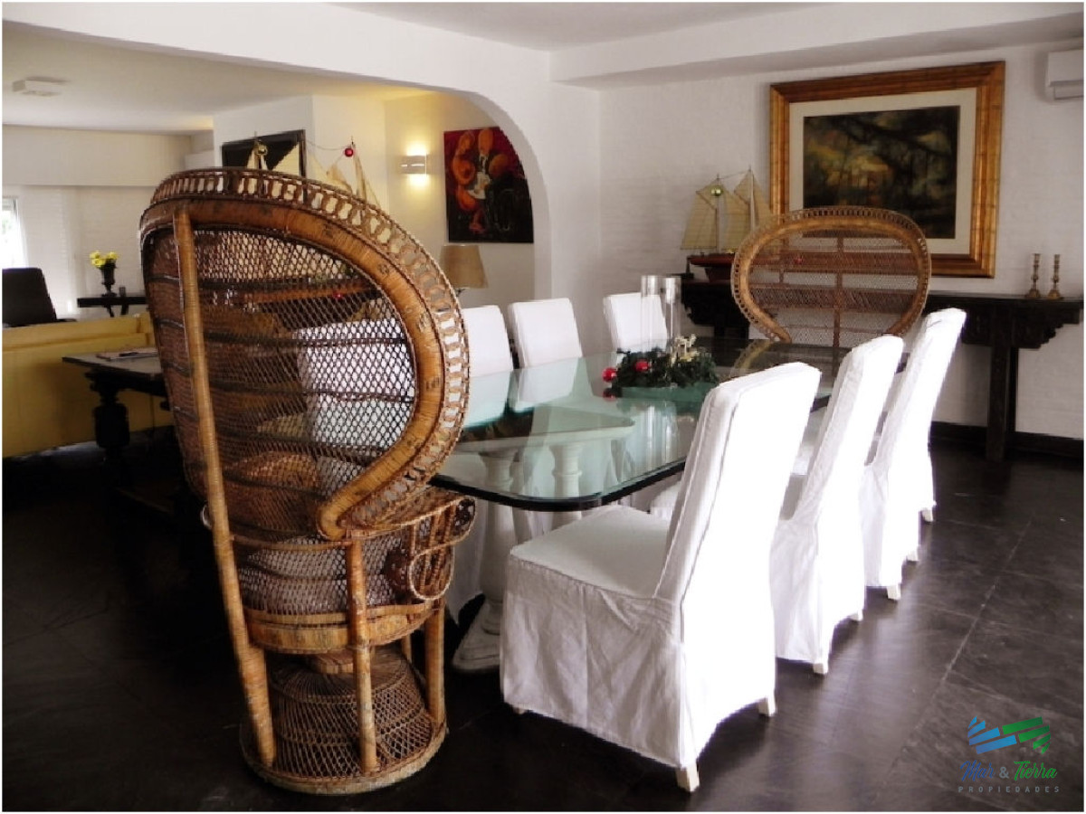 Casa ID.5236 - En venta casa 4 dormitorios con piscina, la Barra, Punta del Este