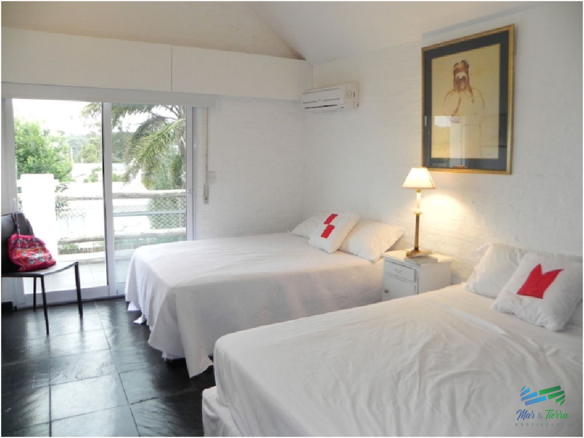 Casa ID.5236 - En venta casa 4 dormitorios con piscina, la Barra, Punta del Este