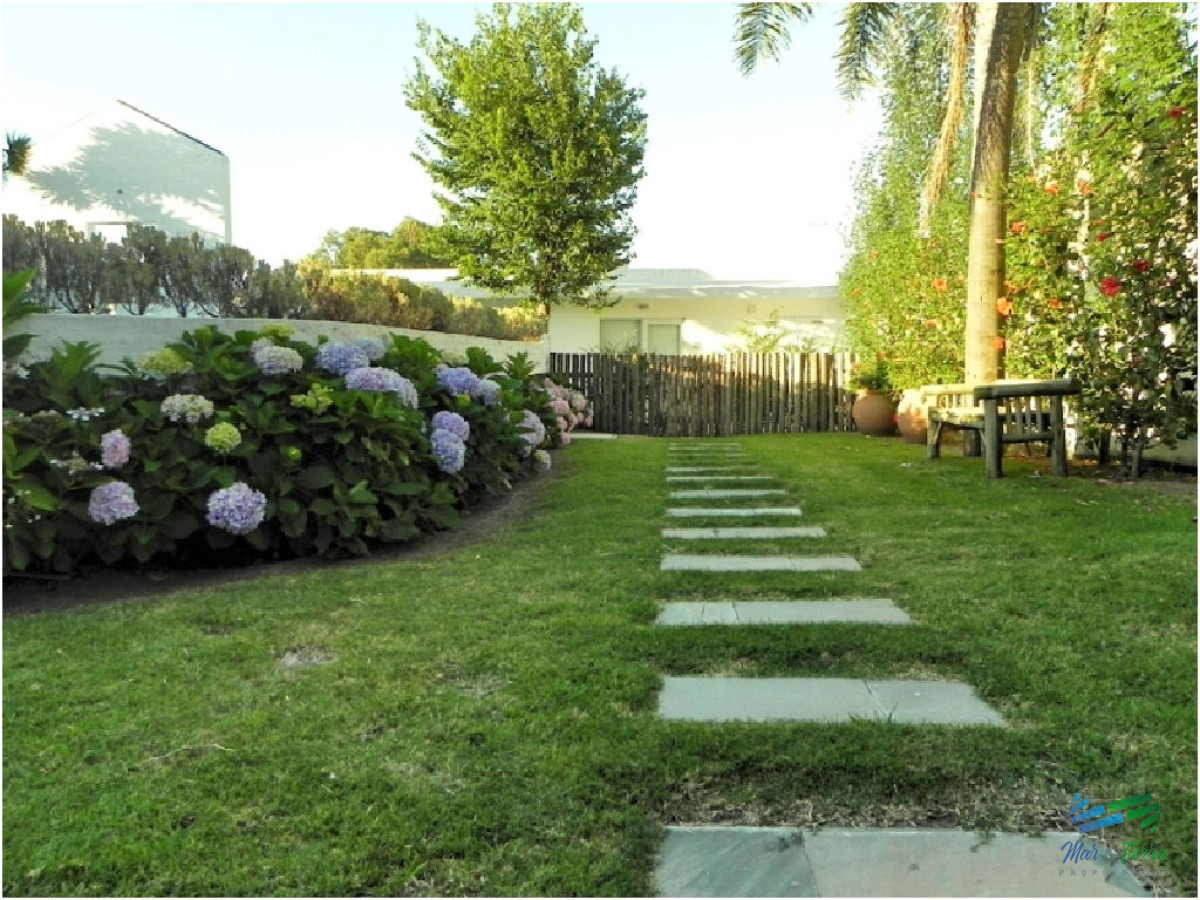 Casa ID.5236 - En venta casa 4 dormitorios con piscina, la Barra, Punta del Este