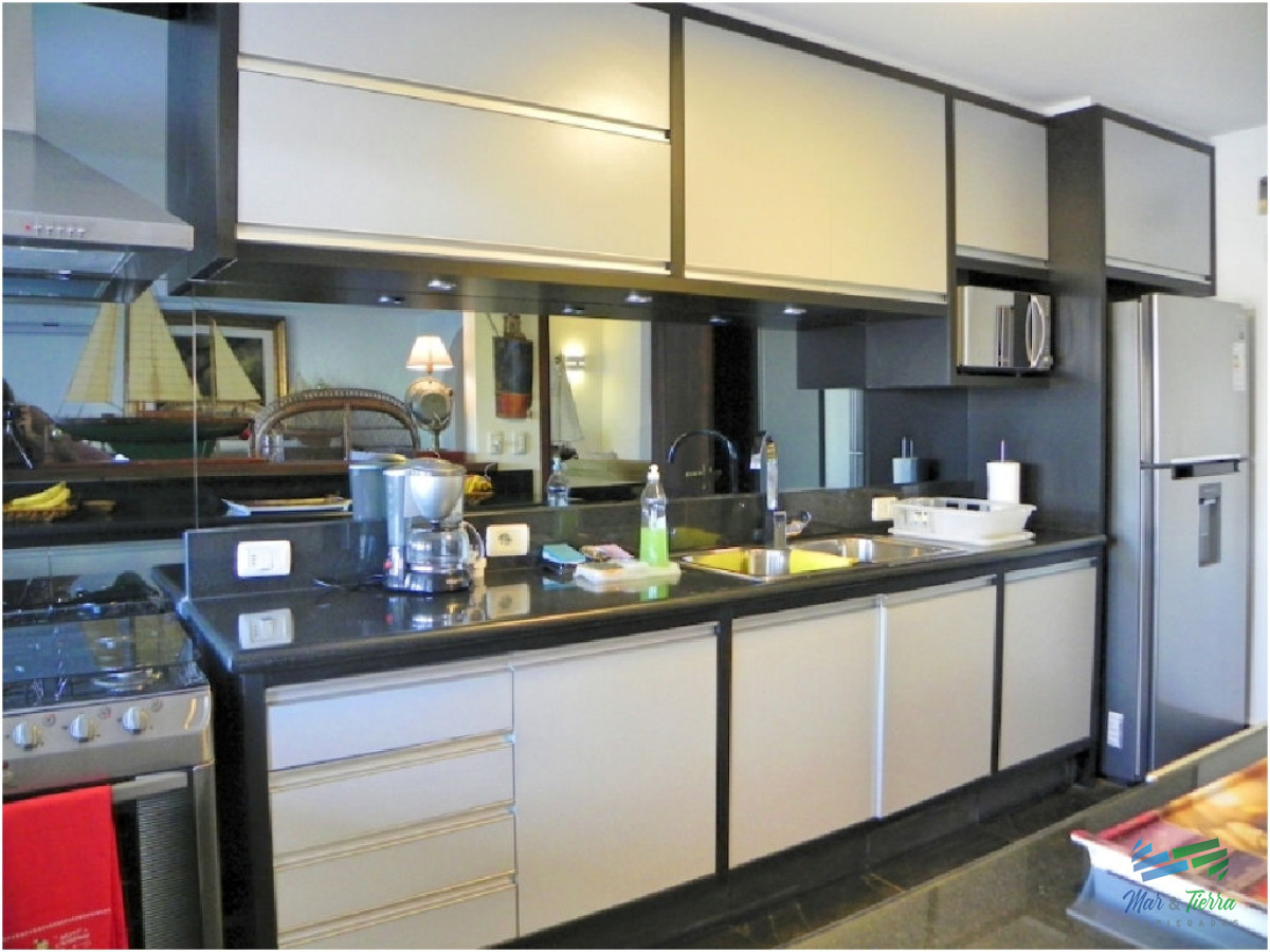 Casa ID.5236 - En venta casa 4 dormitorios con piscina, la Barra, Punta del Este